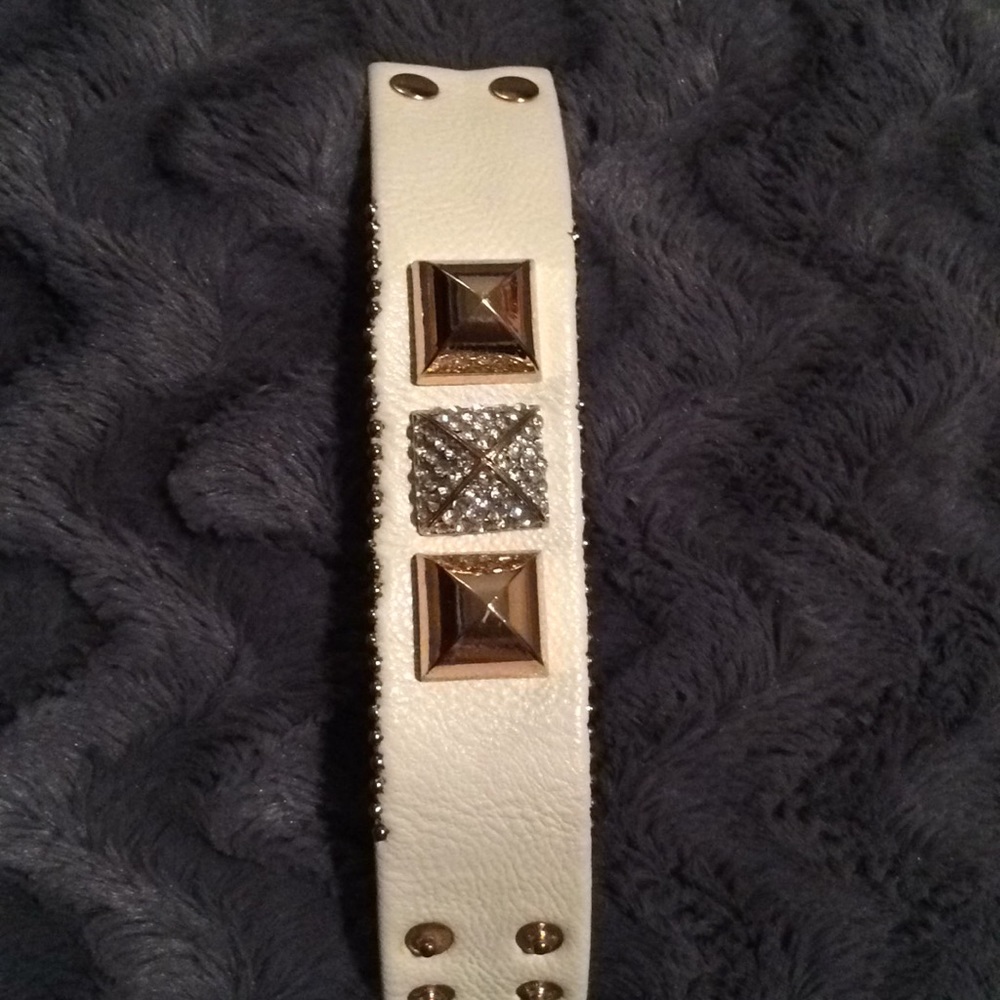 Beige and gold cuff bracelet - Picture 2 of 2